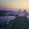Bruggetje in de polder van Leon Okkenburg