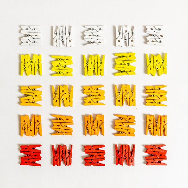 Squeeze, Squeeze ... on the wall by Francisco Dorsman