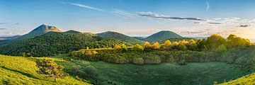 Vulkaanlandschap Auvergne in Frankrijk van Voss fotografie