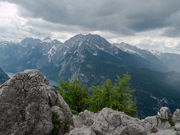 Bewölkte Landschaft in den Berchtesgadener Alpen von Animaflora PicsStock