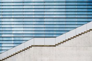 moderne Architektur, Betontreppe vor einer Glasfassade am Marie-Elisabeth-Lueders-Haus im Regierungs von Maren Winter