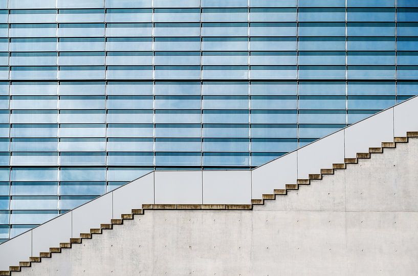 modern architecture, concrete staircase in front of a glass facade at the Marie-Elisabeth-Lueders-Ha by Maren Winter