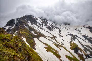 Bergen in de sneeuw en wolken | Alpen van Kevin Baarda