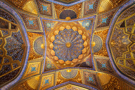 Het Betoverende Plafond van het Aksaray Mausoleum van Antwan Janssen