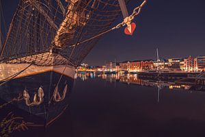 Festgemachtes Schiff im Yachthafen im Willemdok in Antwerpen