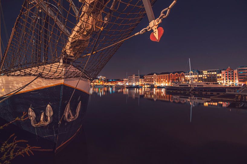 Festgemachtes Schiff im Yachthafen im Willemdok in Antwerpen von Daan Duvillier | Dsquared Photography