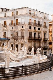 Fountain in the middle of Palermo. by Fotograaf Elise