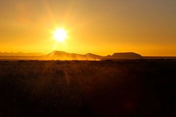 Sunset at Solitaire in Namibia sur Edith Büscher