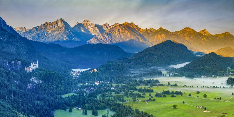 Kasteel Neuschwanstein in de Allgäu van Walter G. Allgöwer