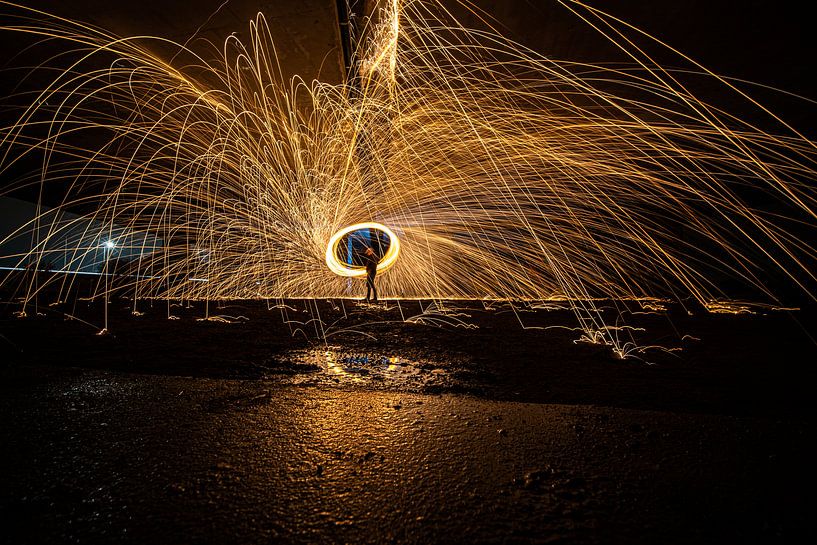 Spektakuläre Lichtmalereiarbeiten mit brennender Stahlwolle von Fotografiecor .nl