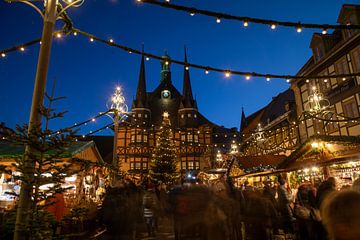 Kerstmarkt op het marktplein in Wernigerode