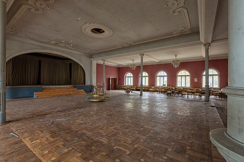 Verlaten balzaal in Oost-Duitsland