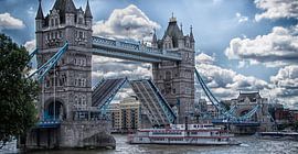 Die Towerbridge in London von Michel van der Vegt