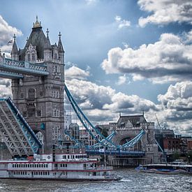 Towerbridge Londen van Michel van der Vegt