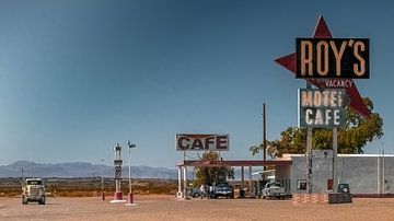Roy`s tankstation op Route 66 van Kurt Krause