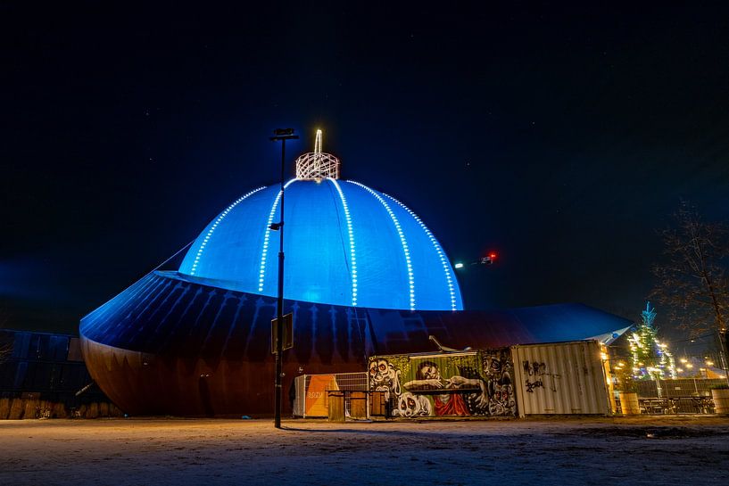Der größte Weihnachtsball der Welt bei Dot in Groningen von Vincent Alkema