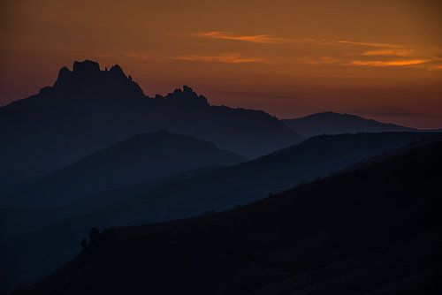 Silhouettes dans les Dolomites italiennes