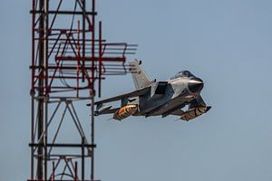Hochgeschwindigkeitsüberflug deutsche Panavia Tornado.
