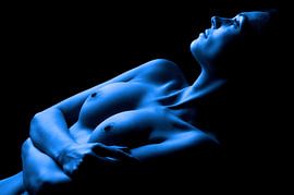 erotic female nude in blue by Jörg B. Schubert