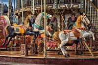 Antieke carrousel met paarden