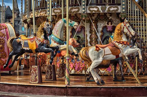 Carrousel antique avec chevaux