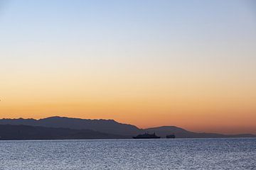 Zonsopkomst op het strand Malaga Andalusie! van Peter Haastrecht, van