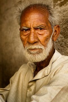 portret van een man in India van Paul Piebinga