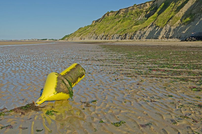 Buoy on the beach at Arromanches-les-Bains by Remco Swiers