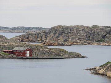 Cottage on the rocks in Bohuslän