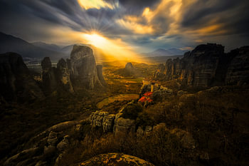 Het heilige licht boven Meteora, Kalabaka, Griekenland