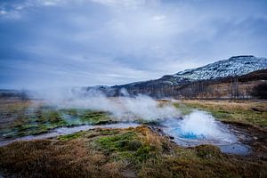 Geiser IJsland, geysir iceland van Corrine Ponsen