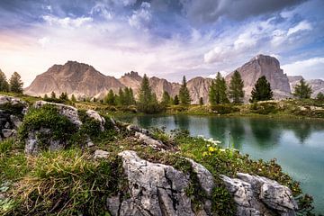 Bergsee mit Berglandschaft in Südtirol von Voss Fine Art Fotografie