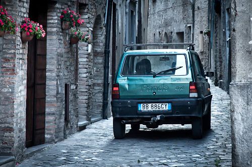 Fiat Panda in steeg van @ GeoZoomer