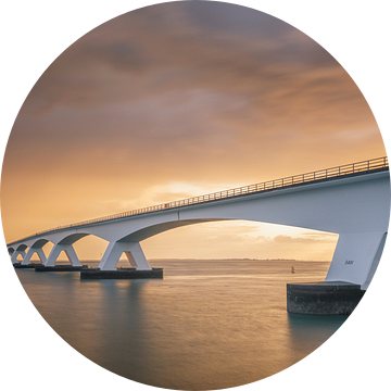Zeelandbrug bij zonsopkomst van Jenco van Zalk