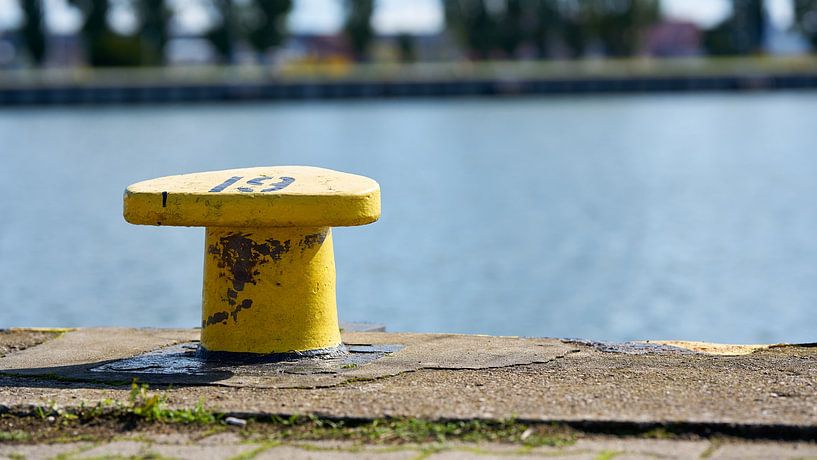 Poller im Hafen von Swinemünde von Heiko Kueverling