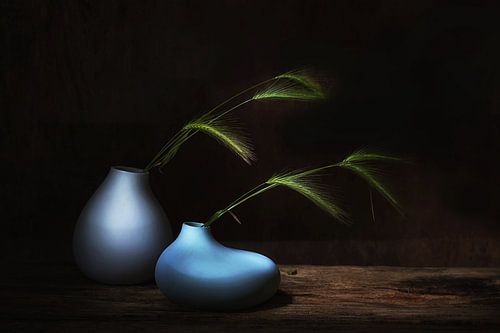 Minimalistisch stilleven met korenaren  .