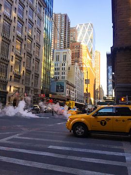 Straten van New York met gele taxi van Stefanie de Boer