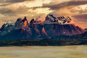 Le massif de Torres del Paine à l'aube sur Dieter Meyrl