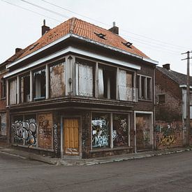 Maison abandonnée dans la ville fantôme de Doel sur Rob Veldman