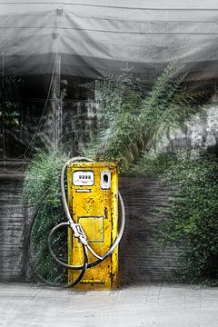 Petrol pump by Ingrid Van Damme fotografie