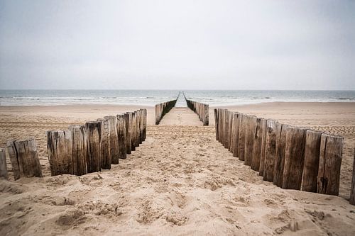 waterbrekers op het strand van Domburg