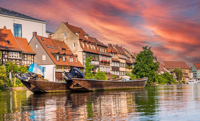Vue de la ligne d'horizon de la Petite Venise à Bamberg, Franconie Bavière avec la rivière Regnitz par Animaflora PicsStock