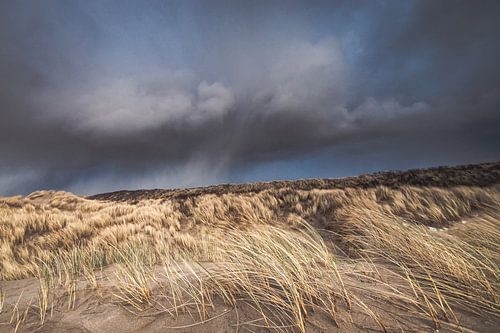 Stormwolken boven de duinen van Zeeland!