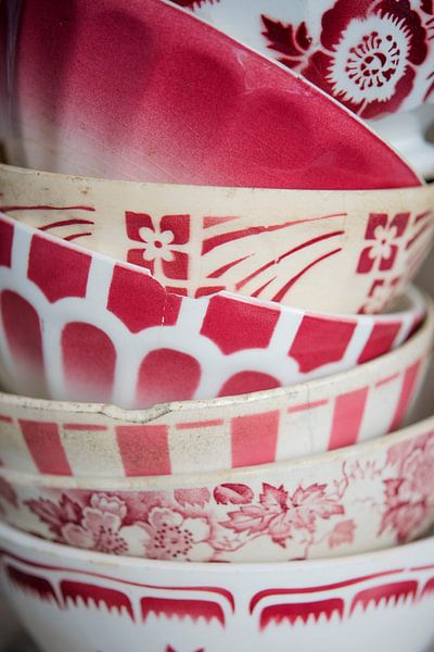 Rouge et blanc old French bowls by Blond Beeld