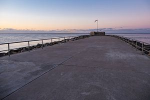 Mole an der Ostseeküste in Warnemünde
