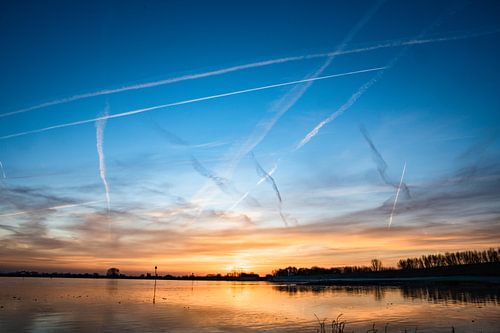 Reflet dans le Bas-Rhin du soleil du matin