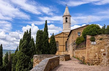 Pienza kerk en stadsmuur, Italië