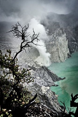 The grey cliffs overlooking the emerald lake