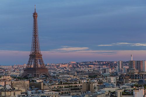 Eiffel tower at sundown