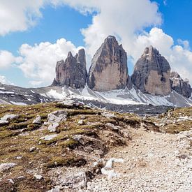 Majestueuses Drei Zinnen dans le Tyrol du Sud - massif montagneux emblématique des Dolomites, spectaculaire par sa lumière, sa forme et son paysage alpin sur Miriam Schwarzfischer Fotografie